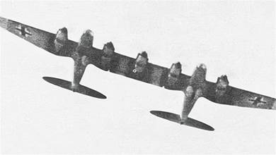 兩架轟炸機組合成一架飛機，二戰德國版「雙身惡魔」