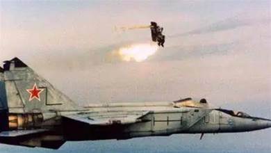 真正的「無人機」！飛行員跳傘後，戰機自己一口氣穿越5個國家