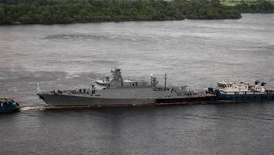 遍體鱗傷，一艘可帶8枚巡航飛彈的俄戰艦，在伏爾加河上被運回家