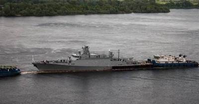 遍體鱗傷，一艘可帶8枚巡航飛彈的俄戰艦，在伏爾加河上被運回家