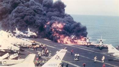 傷亡200人燒毀43架飛機！美國航母最嚴重的事故，是如何造成的？