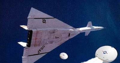 圓盤造型的空對空飛彈，B-70「女武神」轟炸機的專屬防禦武器