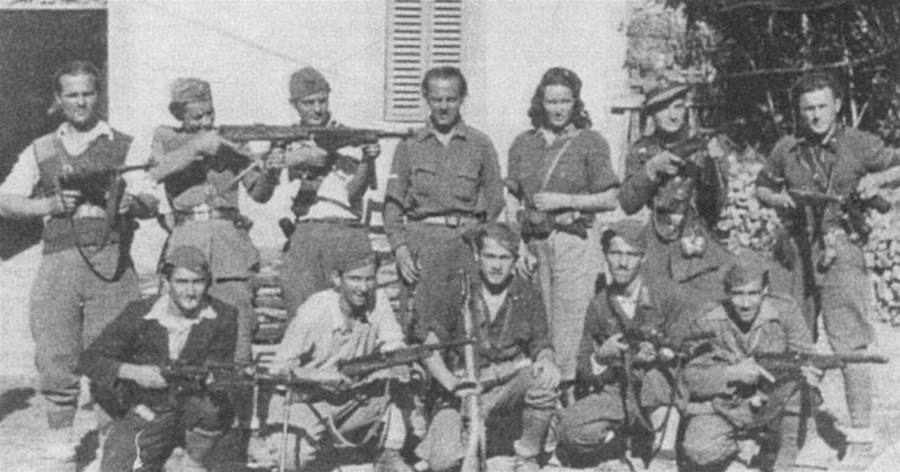一名蘇軍偵察兵被俘越獄後，遇到義大利女遊擊隊員，開啟一段傳奇