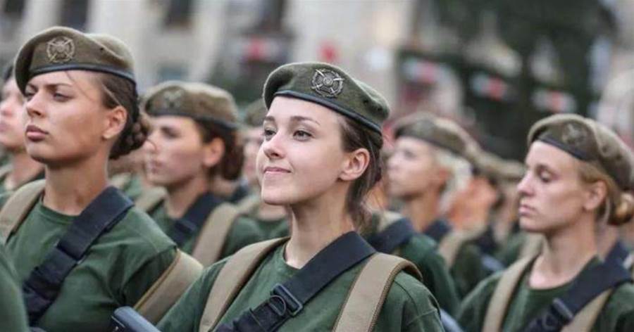 烏克蘭女兵到底有多美？顏值高得讓對手都不忍心下手 #烏克蘭 #女兵