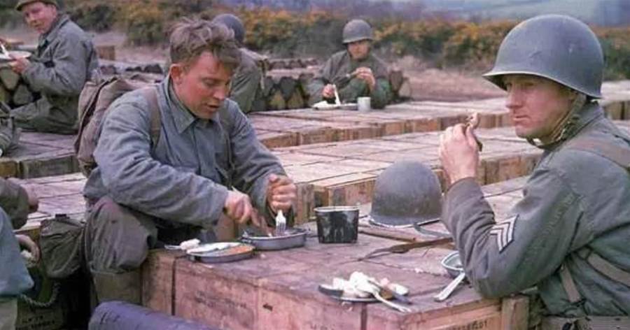 二戰這支軍隊戰力不咋樣，伙食比美軍都好，吃飯必備紅酒