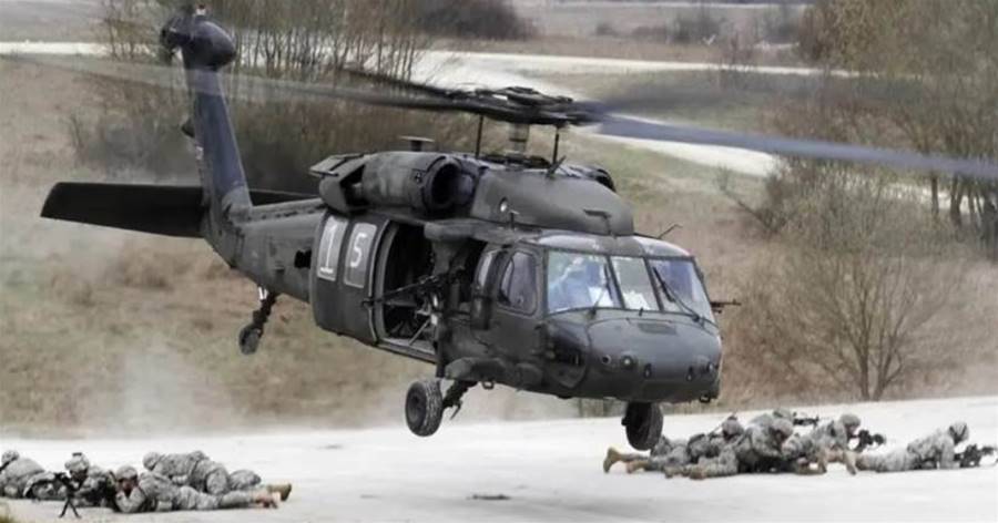 黑鷹直升機，電影中被虐成渣，現實中強的不得了