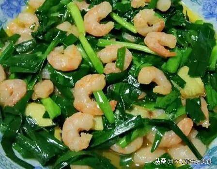 韭菜炒蝦仁的簡單做法，味道鮮美，韭菜翠綠，看一遍就能學會