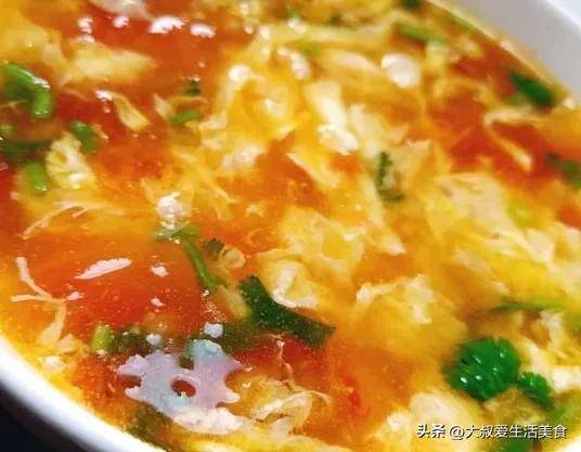 西紅柿雞蛋湯的家常做吧，味道鮮美，解酒又清腸，一碗根本夠喝