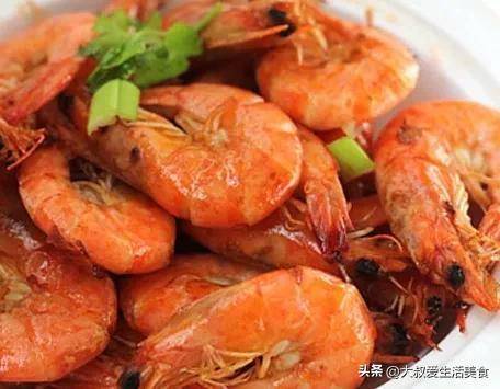 油燜大蝦好吃又簡單的做法，鮮香入味，味道鮮美，一大盤都不夠吃